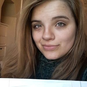 Meet your Posher, Chloe